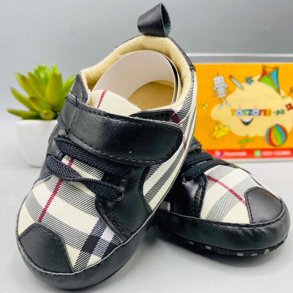 Flat Baby Shoes in Black & White Color