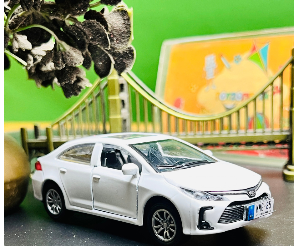 Kinsmart Miniature Toyota Corolla Diecast Toy Car Scale 1:38