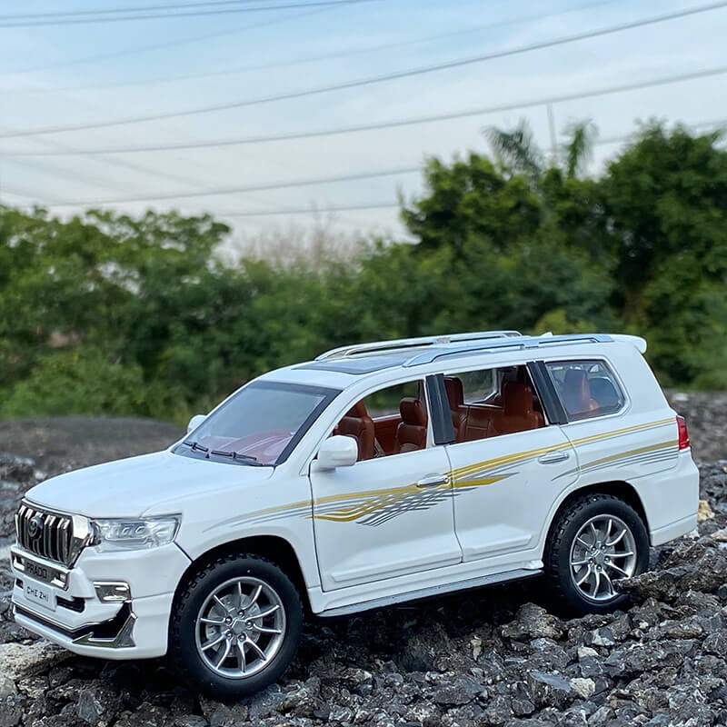 1:24 Diecast Toyota Land Cruiser Prado With Smoke