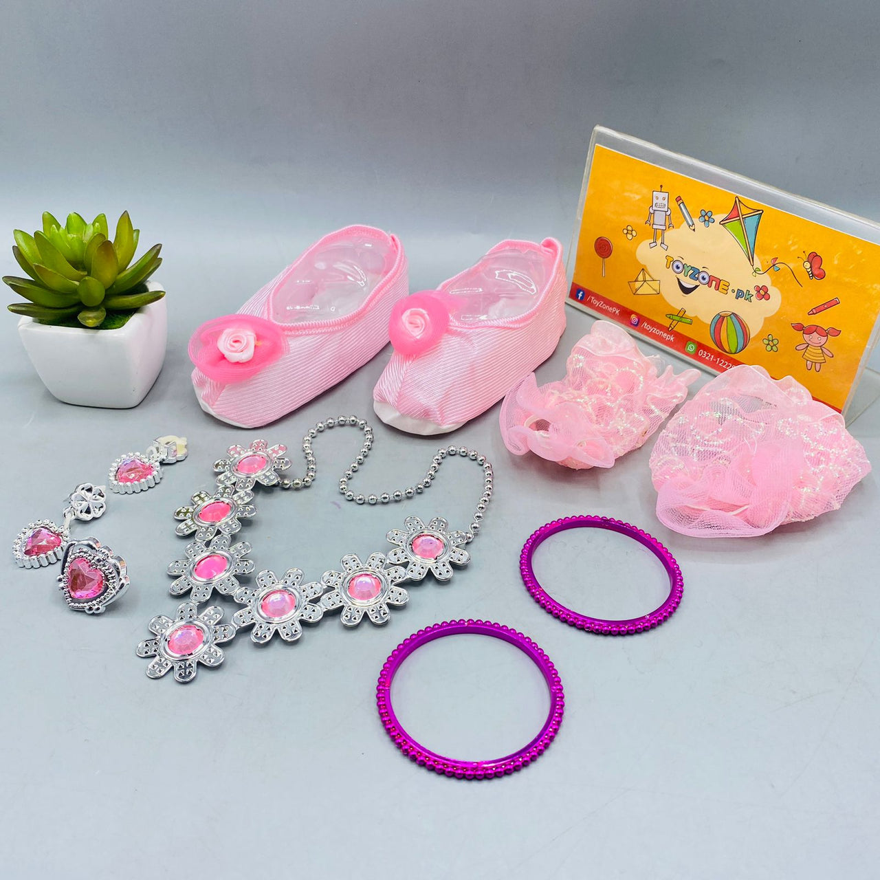 Pretty Girl Necklaces Set With Accessories