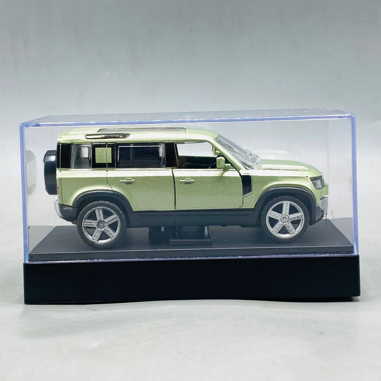 1.38 Scale Defender Solar Power diecast Car