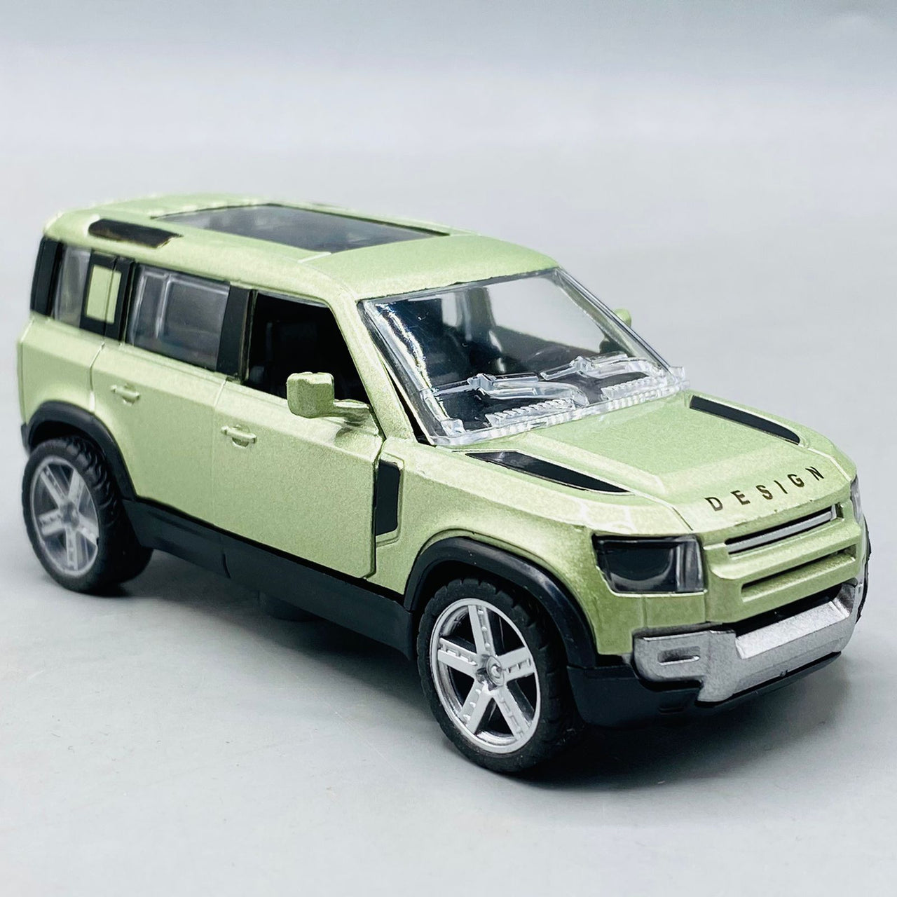 1.38 Scale Defender Solar Power diecast Car
