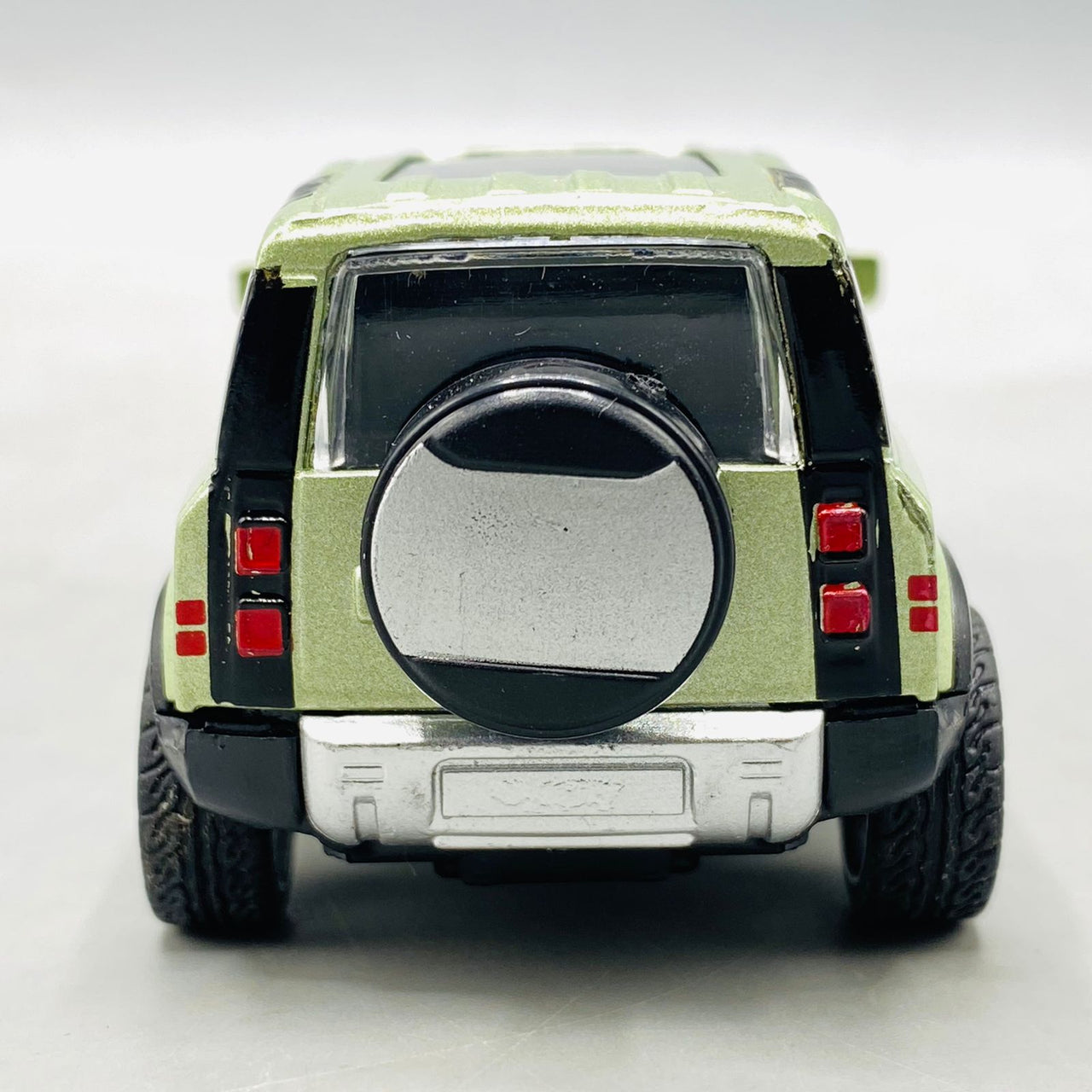 1.38 Scale Defender Solar Power diecast Car