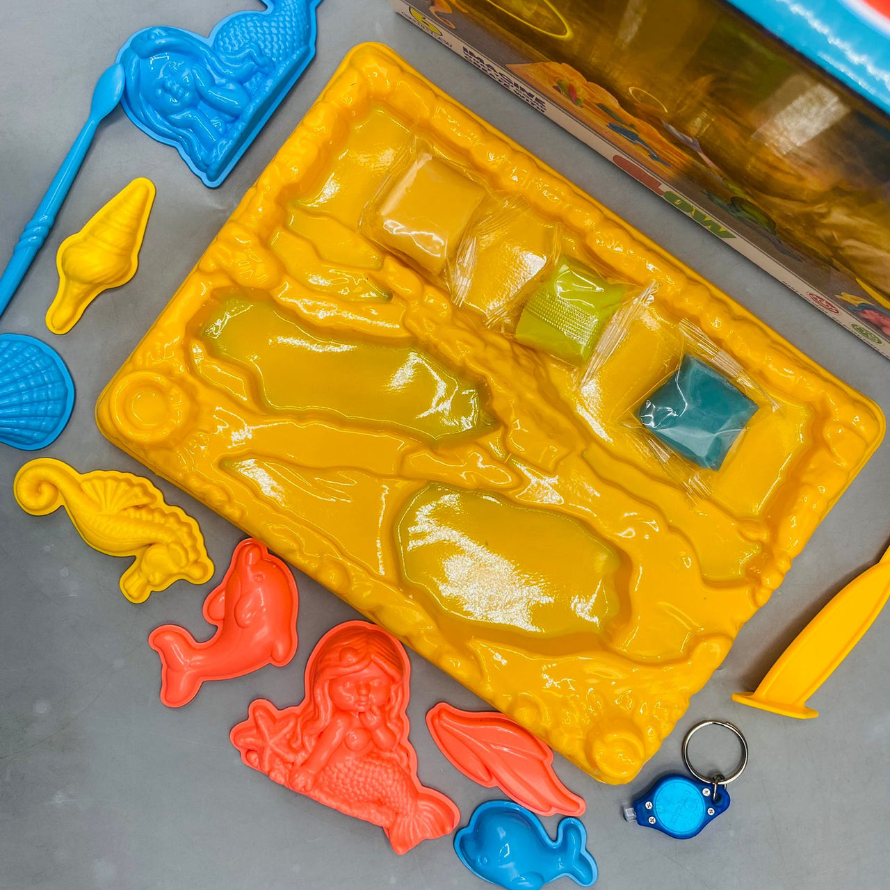 Colored Clay Glow in the Dark with 8 Different Fish Mold