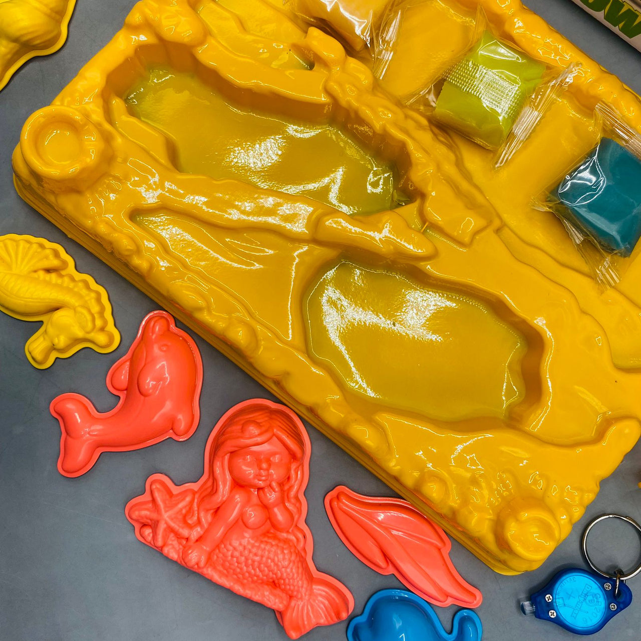 Colored Clay Glow in the Dark with 8 Different Fish Mold