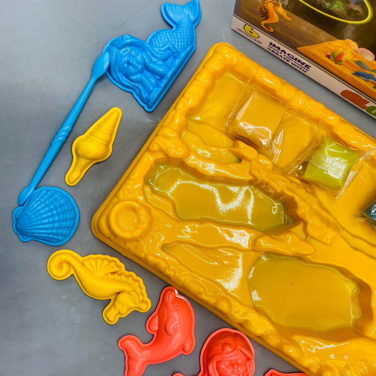 Colored Clay Glow in the Dark with 8 Different Fish Mold