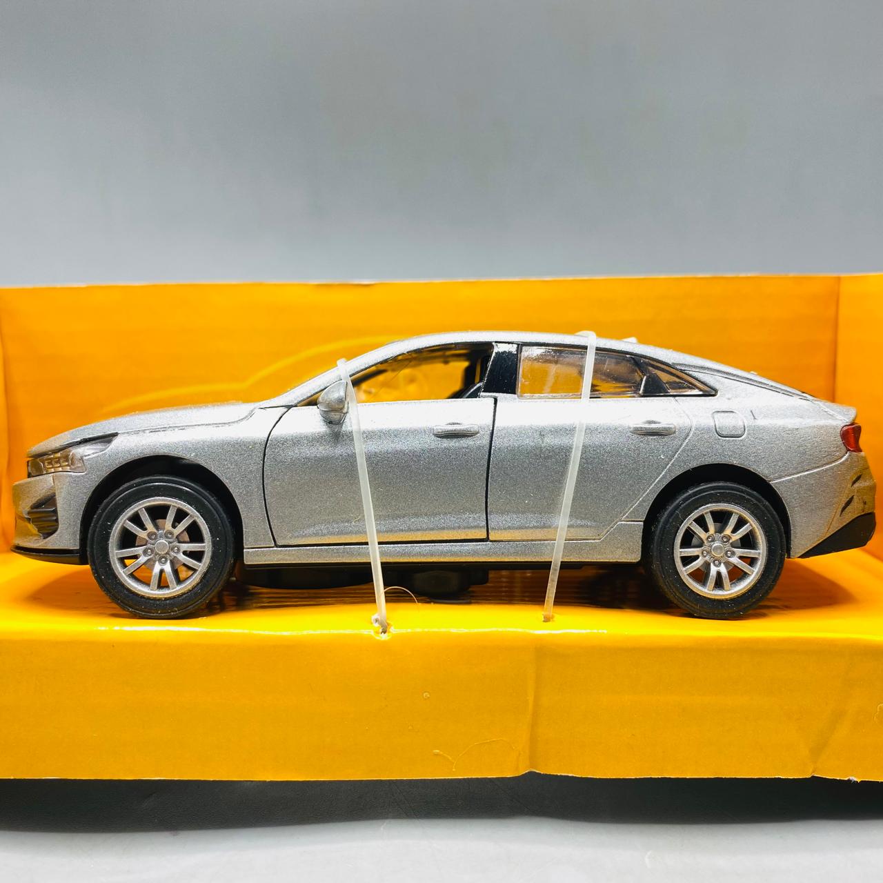 Diecast Kia K5/Optima Model Car 1:32 Scale | Simulated Alloy with Sound & Light | Collector's Toy