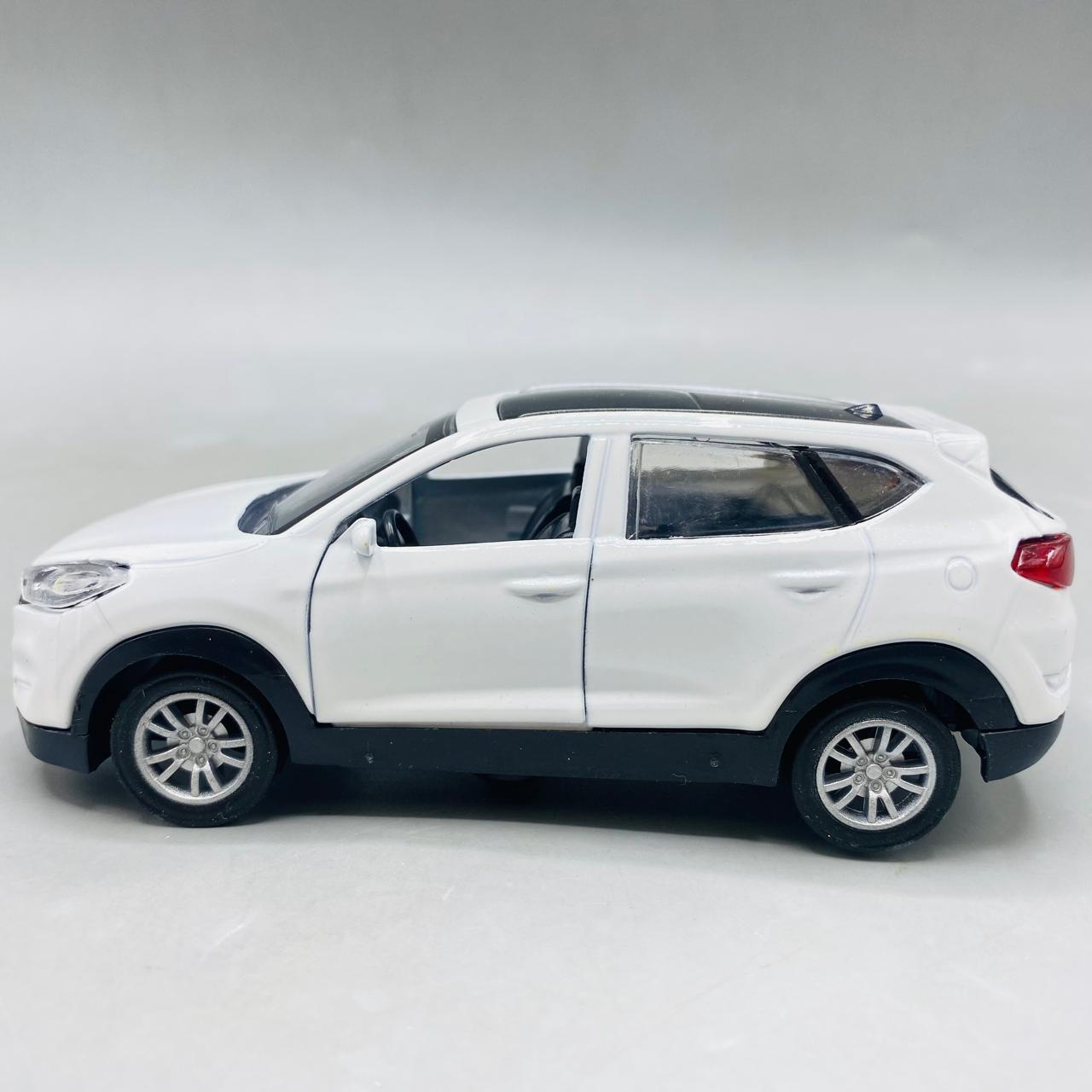 Diecast White Kia Sportage (or Similar SUV) Model Car 1:32 Scale | Simulated Alloy with Lights & Sound