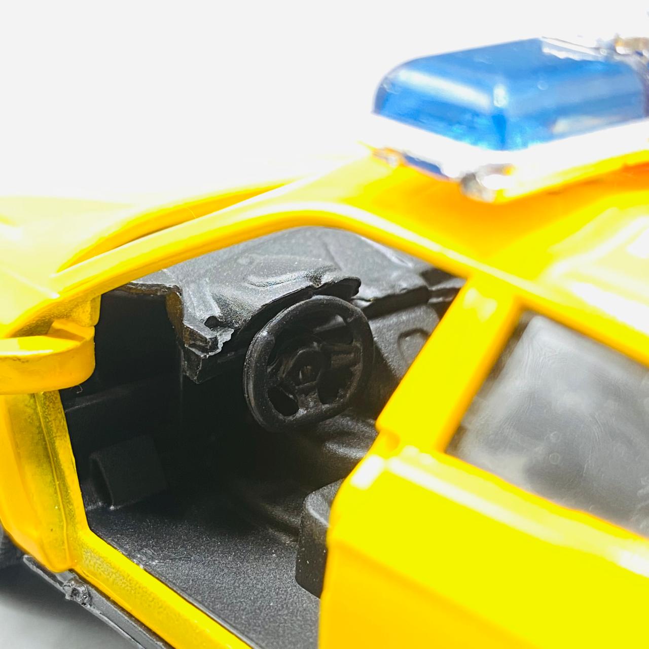 1:32 Scale Die-Cast Yellow Police SUV Sportscar Model