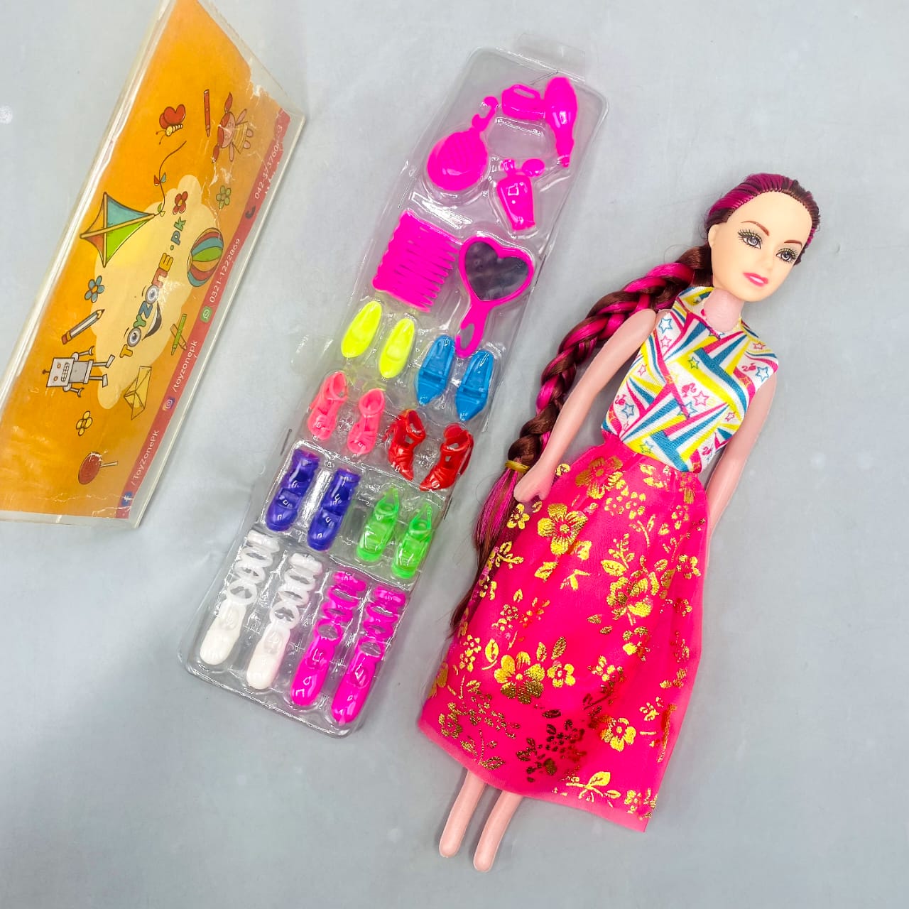 👠 Fashion Doll with 8-Pair Shoe and Styling Accessory Set