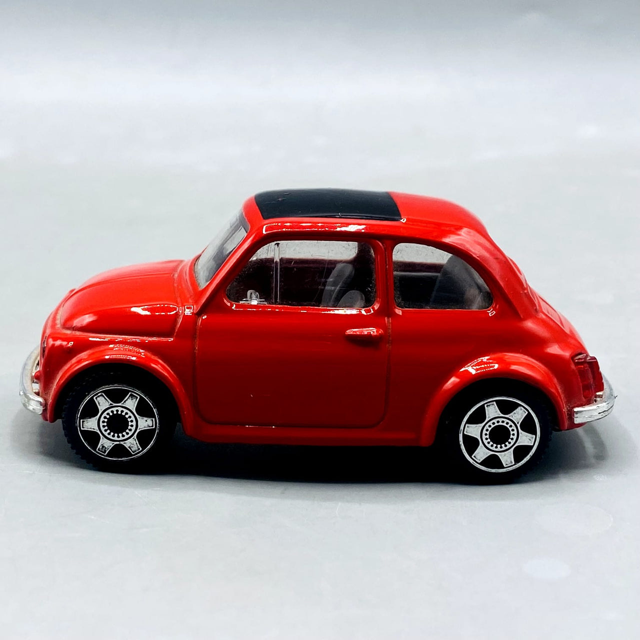🚗 Classic Red Fiat 500 Die-Cast Toy Car