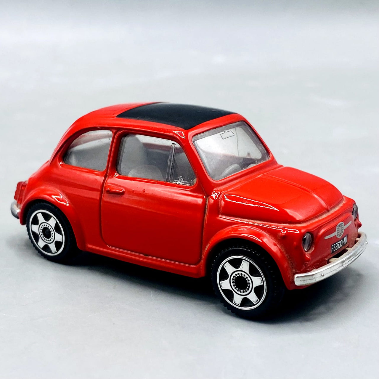 🚗 Classic Red Fiat 500 Die-Cast Toy Car