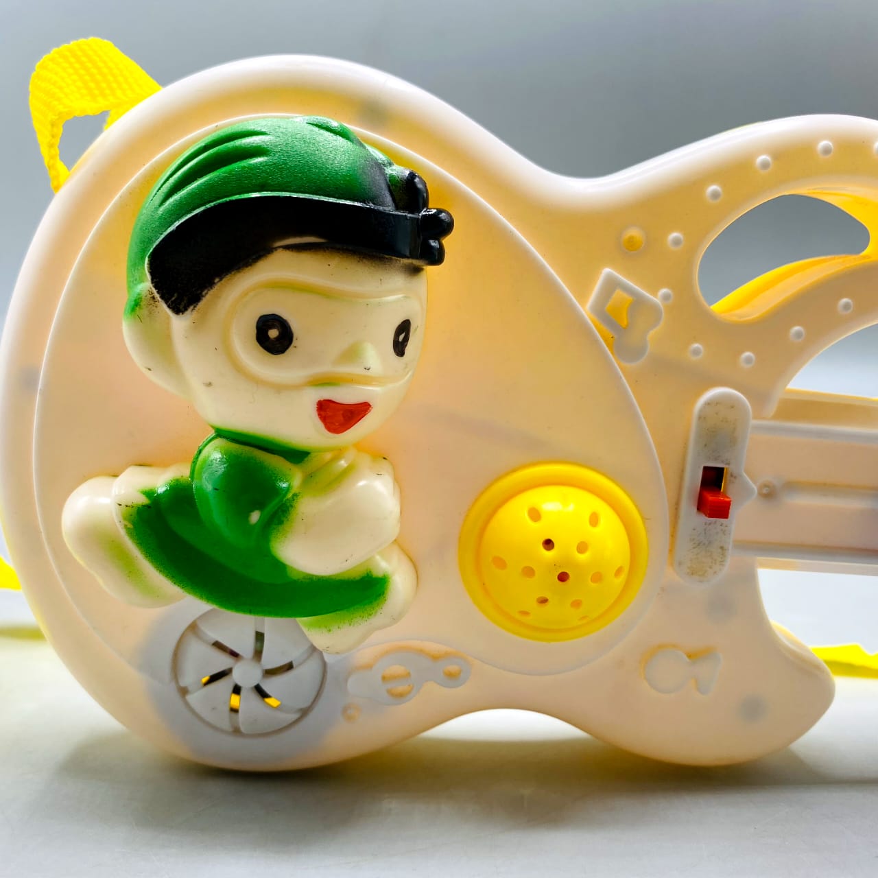 🎸 Toddler Electronic Guitar Toy - White and Yellow Musical Fun