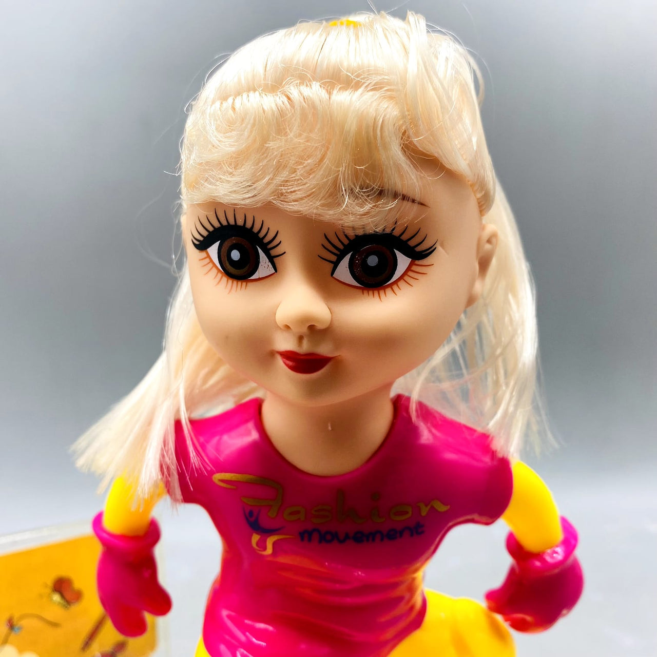 Fashion Girl Skateboard Doll With Light And Sound