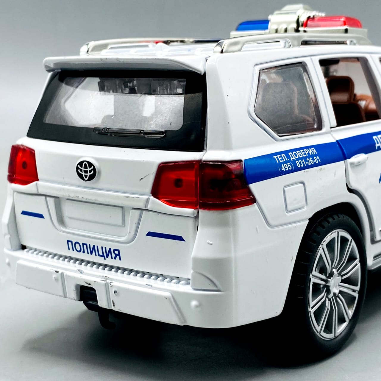 1:24 Diecast Toyota Land Cruiser Police Car With Light and Sound