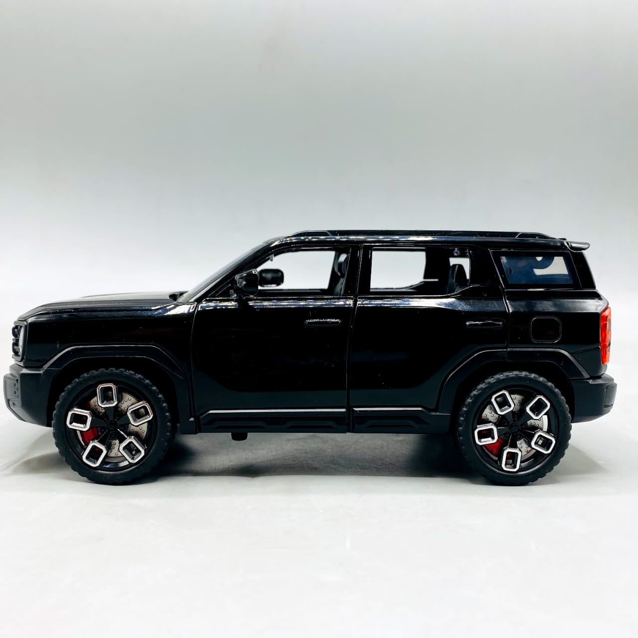 1:24 Diecast Haval X Dog With Light and Sound