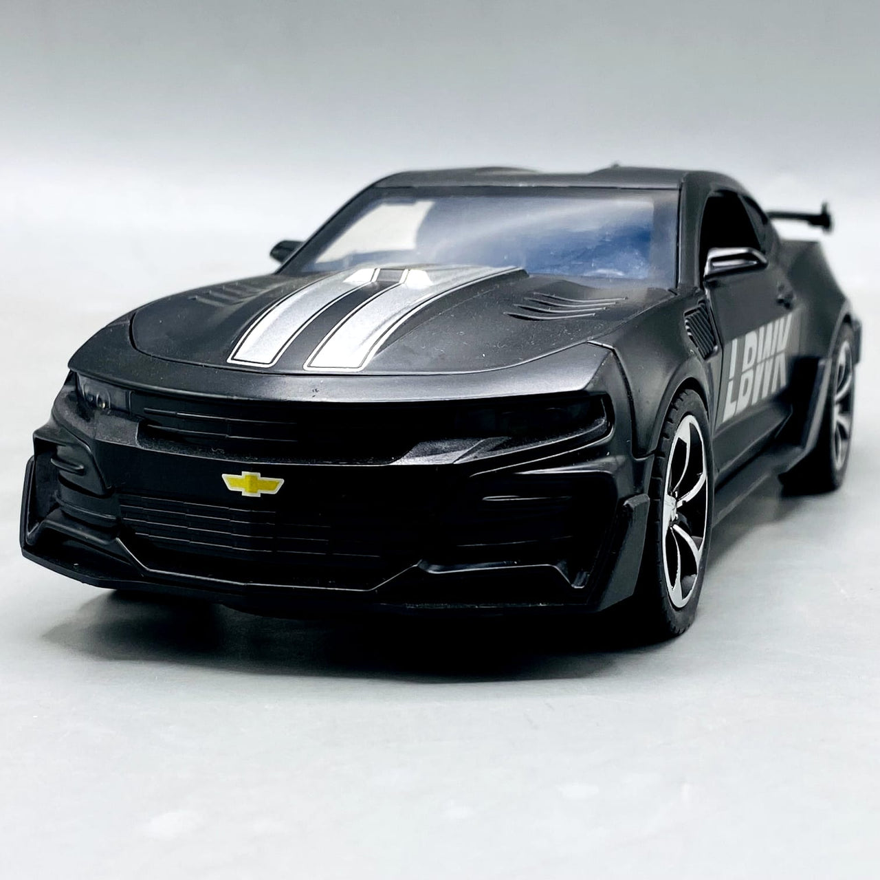 1:24 Diecast Chevrolet Camaro With Light Sound and Smoke