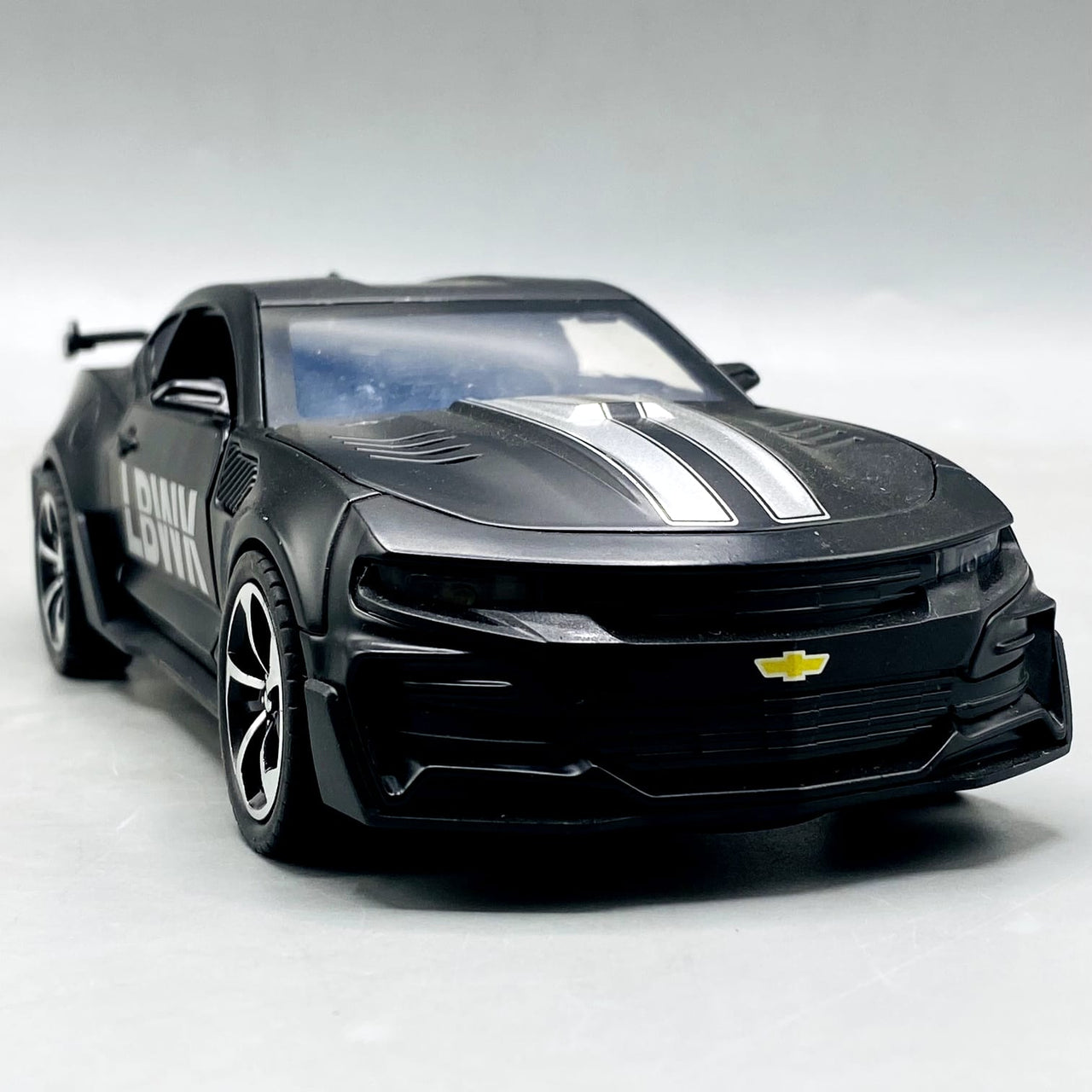 1:24 Diecast Chevrolet Camaro With Light Sound and Smoke