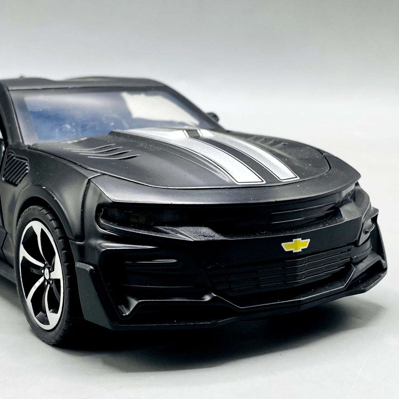 1:24 Diecast Chevrolet Camaro With Light Sound and Smoke