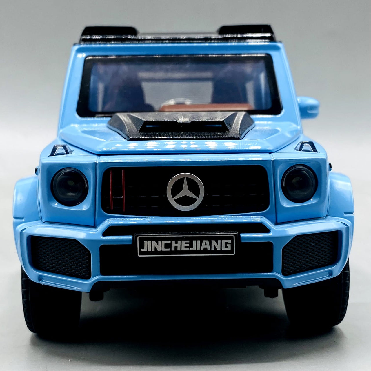 1:24 Diecast Mercedes Benz G800 With Light Sound and Smoke