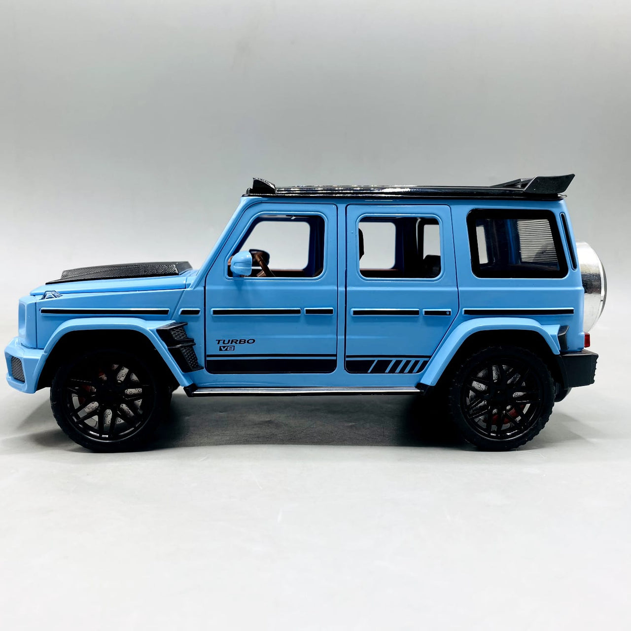 1:24 Diecast Mercedes Benz G800 With Light Sound and Smoke