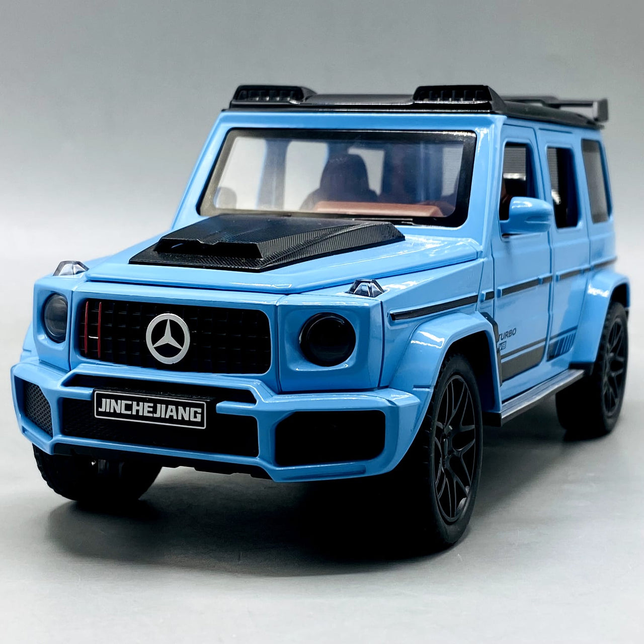 1:24 Diecast Mercedes Benz G800 With Light Sound and Smoke