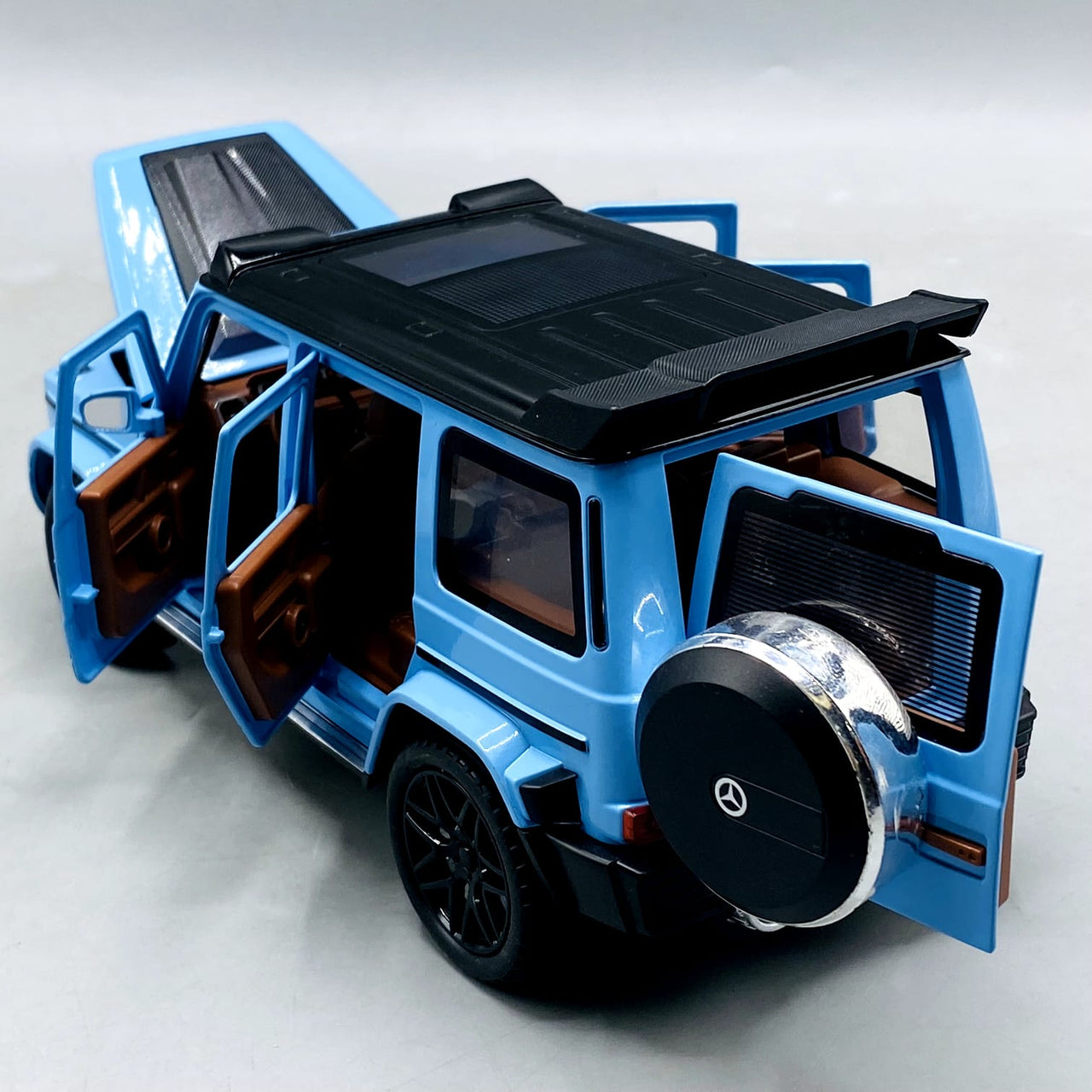 1:24 Diecast Mercedes Benz G800 With Light Sound and Smoke