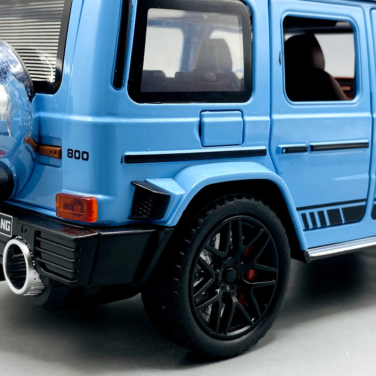 1:24 Diecast Mercedes Benz G800 With Light Sound and Smoke