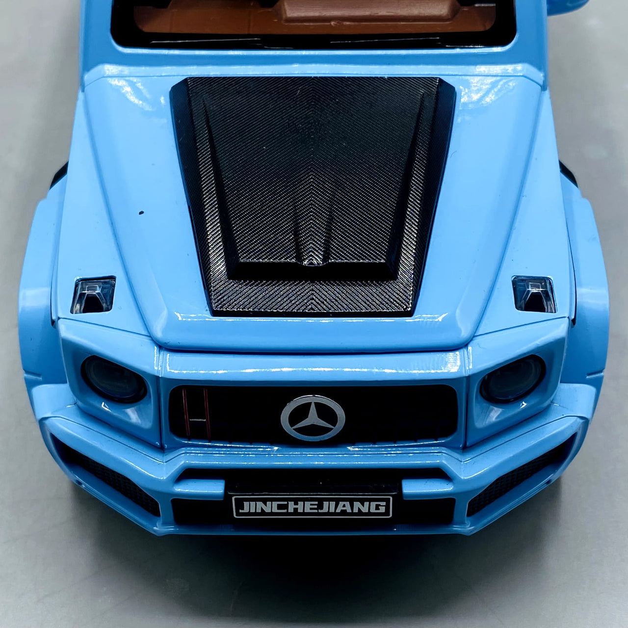 1:24 Diecast Mercedes Benz G800 With Light Sound and Smoke