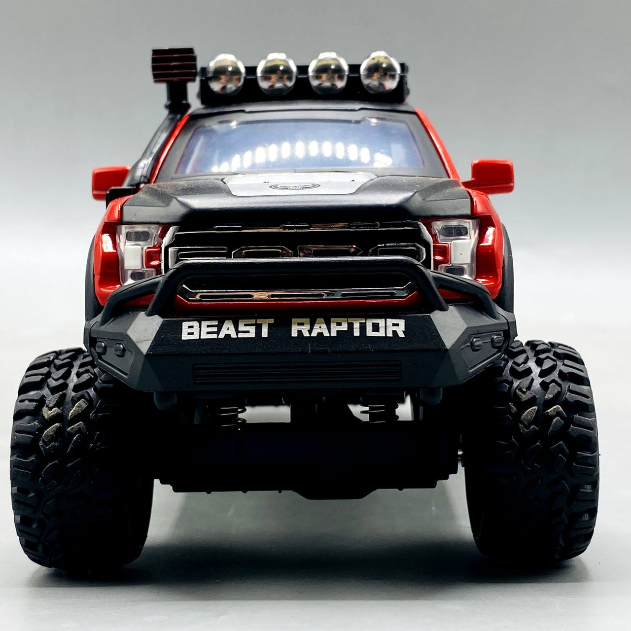 1:24 Diecast Ford Raptor With Light Sound and Smoke