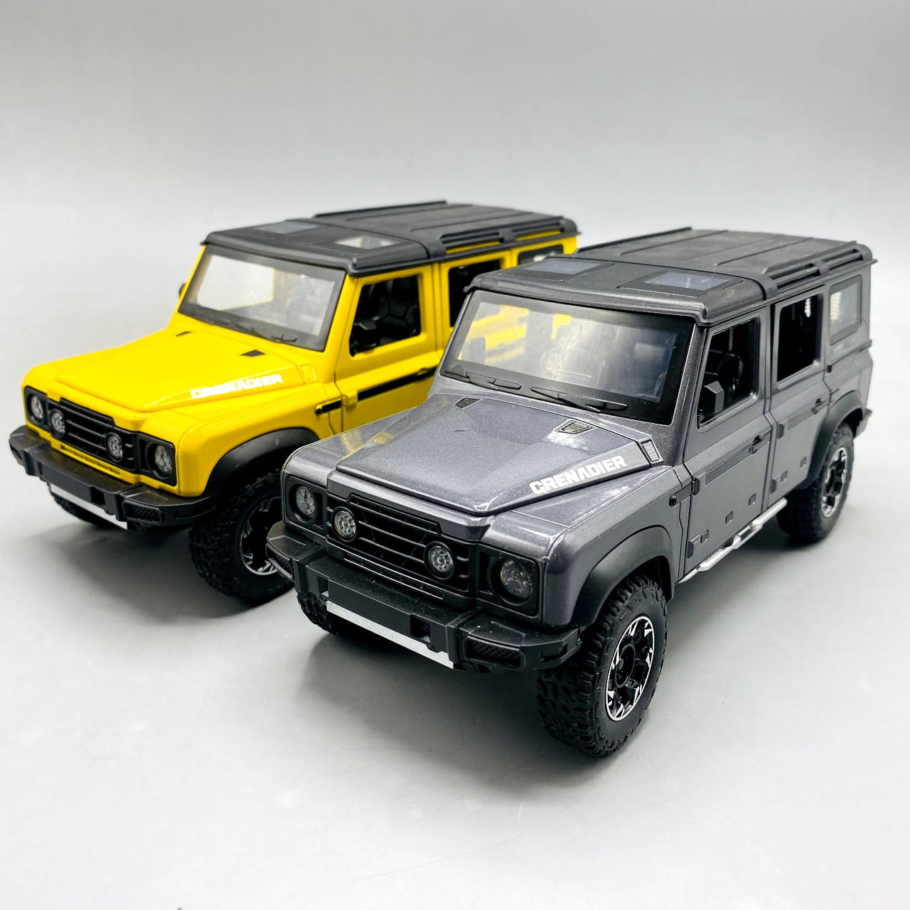 1:24 Diecast Grenadier Jeep With Light Sound and Smoke
