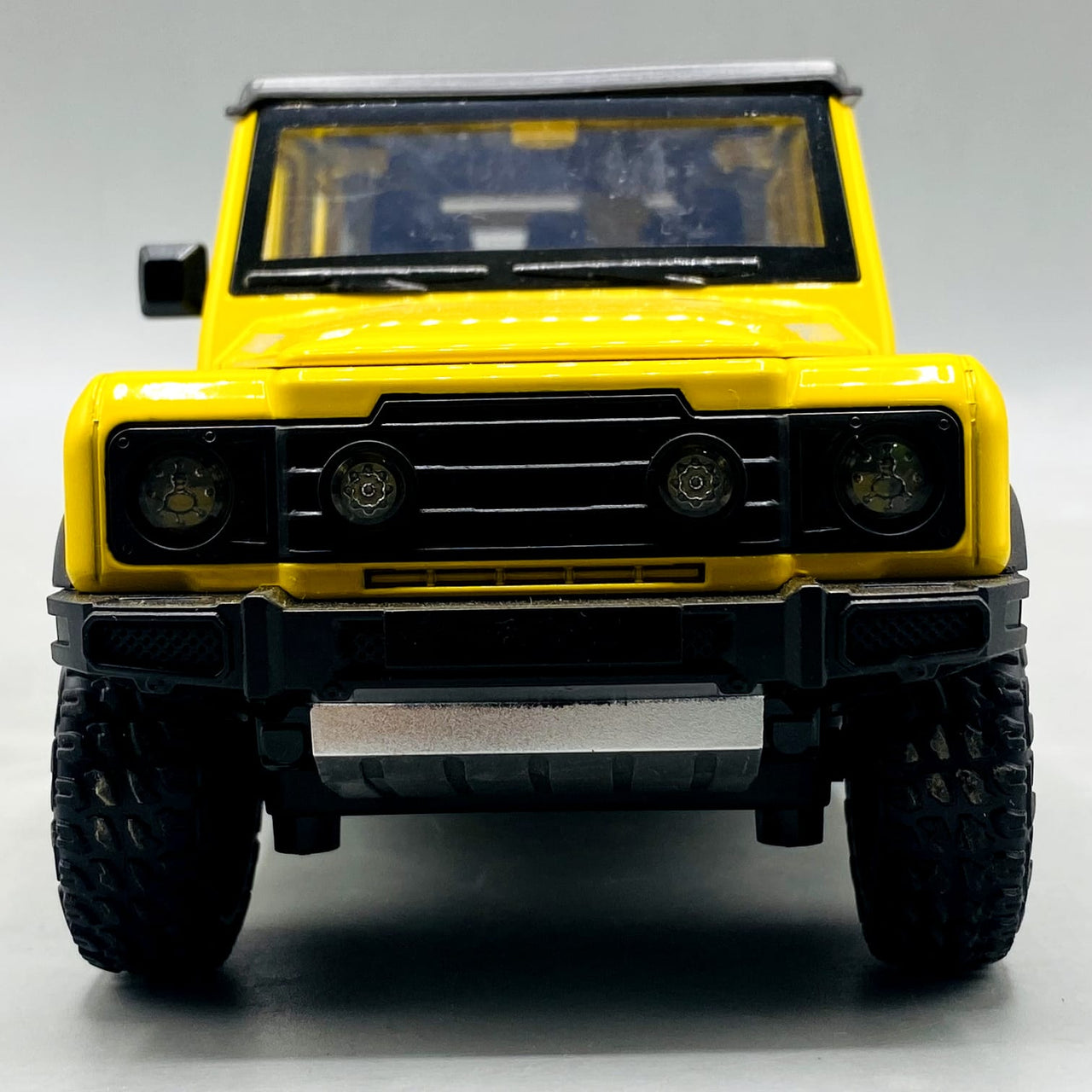 1:24 Diecast Grenadier Jeep With Light Sound and Smoke