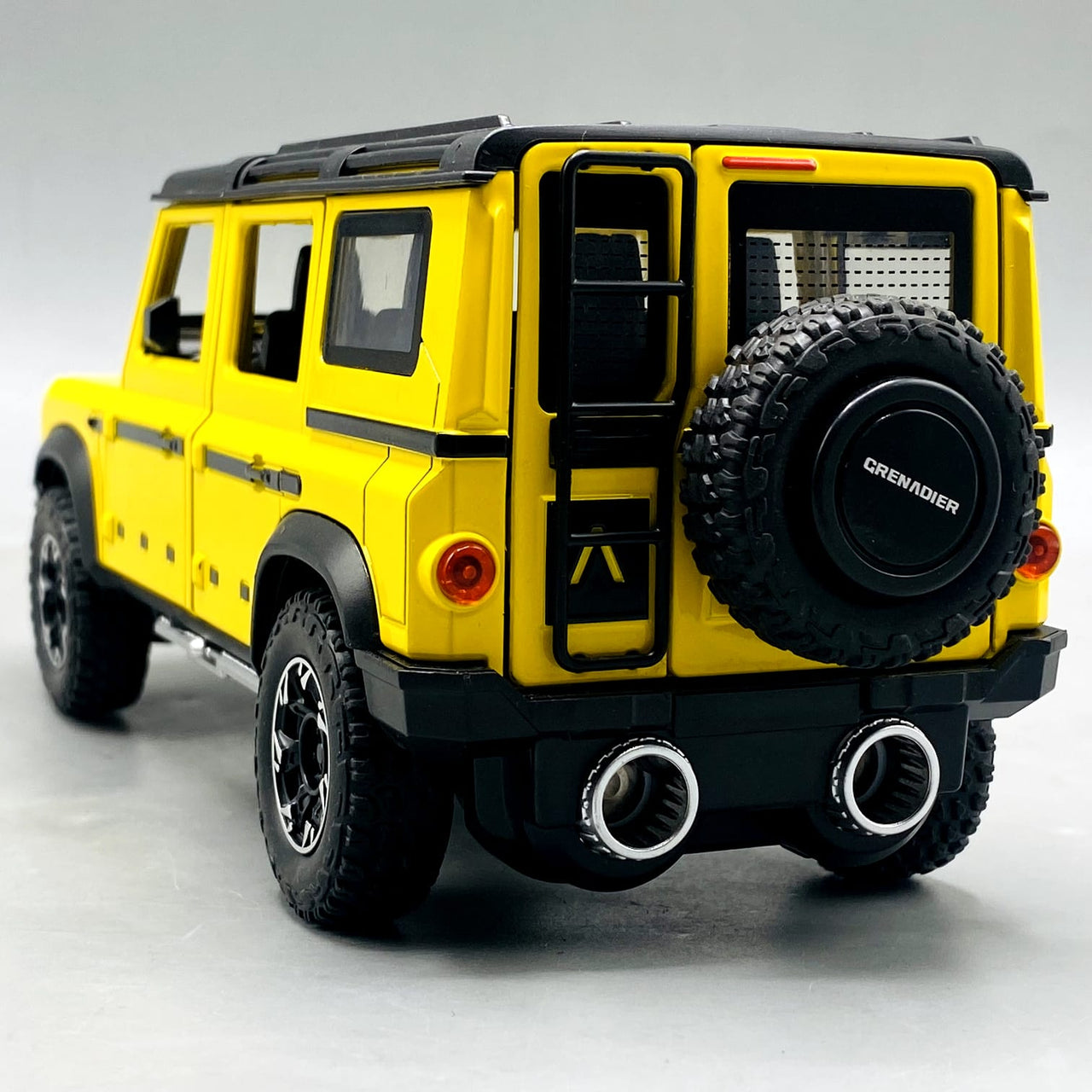 1:24 Diecast Grenadier Jeep With Light Sound and Smoke