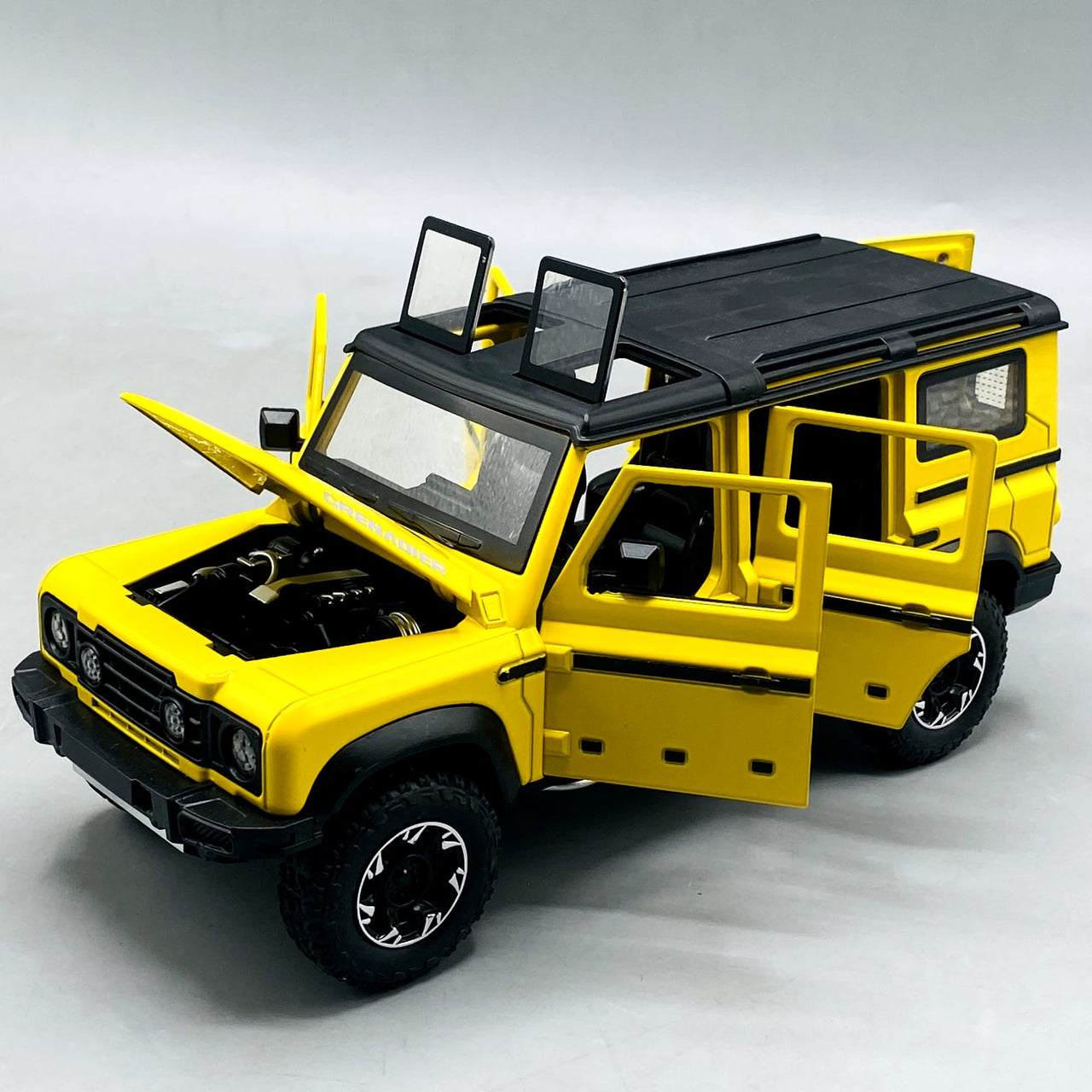 1:24 Diecast Grenadier Jeep With Light Sound and Smoke