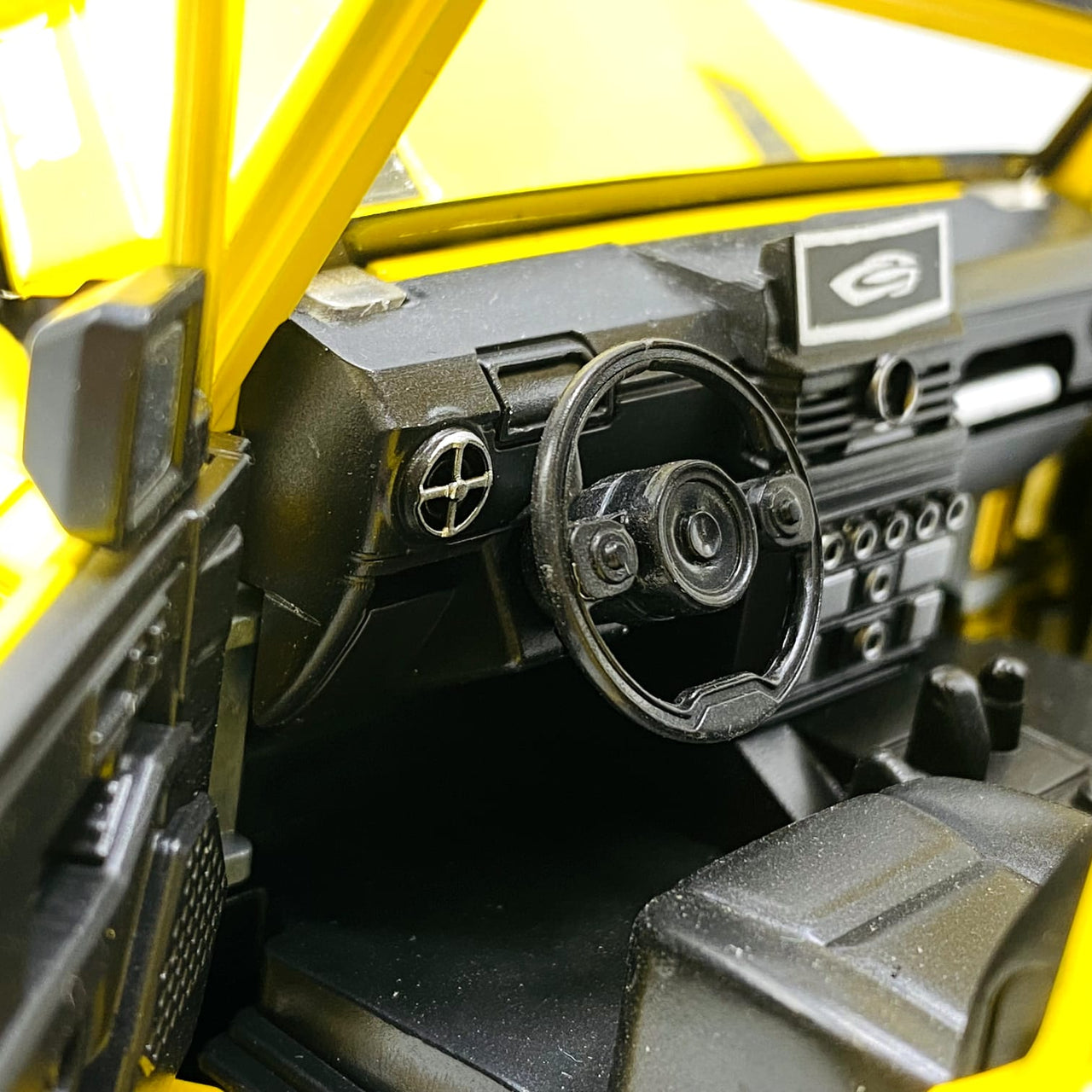 1:24 Diecast Grenadier Jeep With Light Sound and Smoke