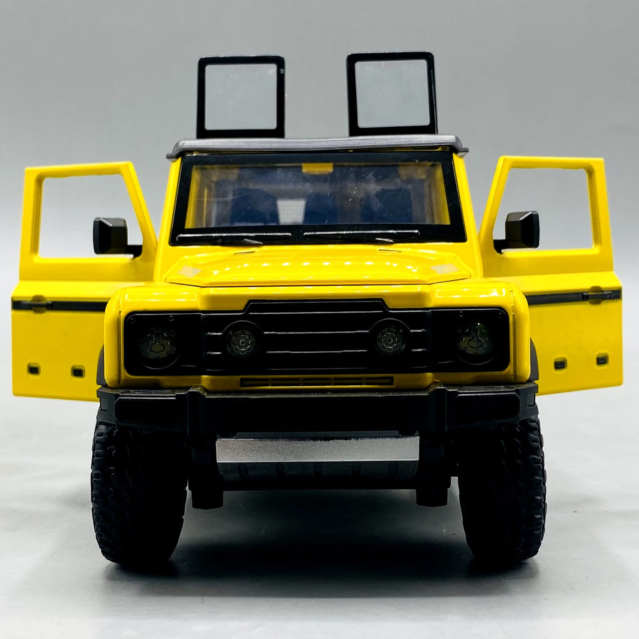 1:24 Diecast Grenadier Jeep With Light Sound and Smoke