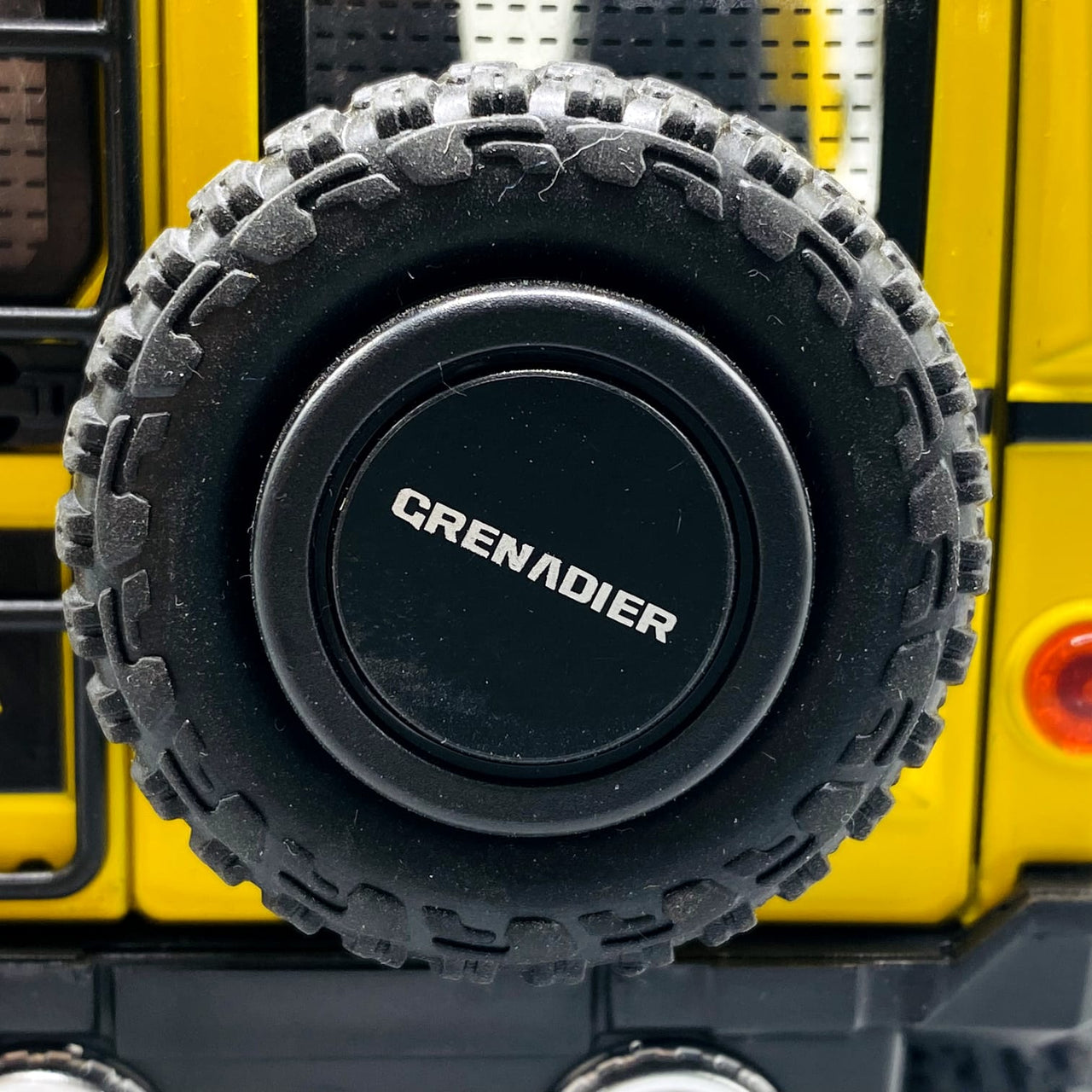 1:24 Diecast Grenadier Jeep With Light Sound and Smoke