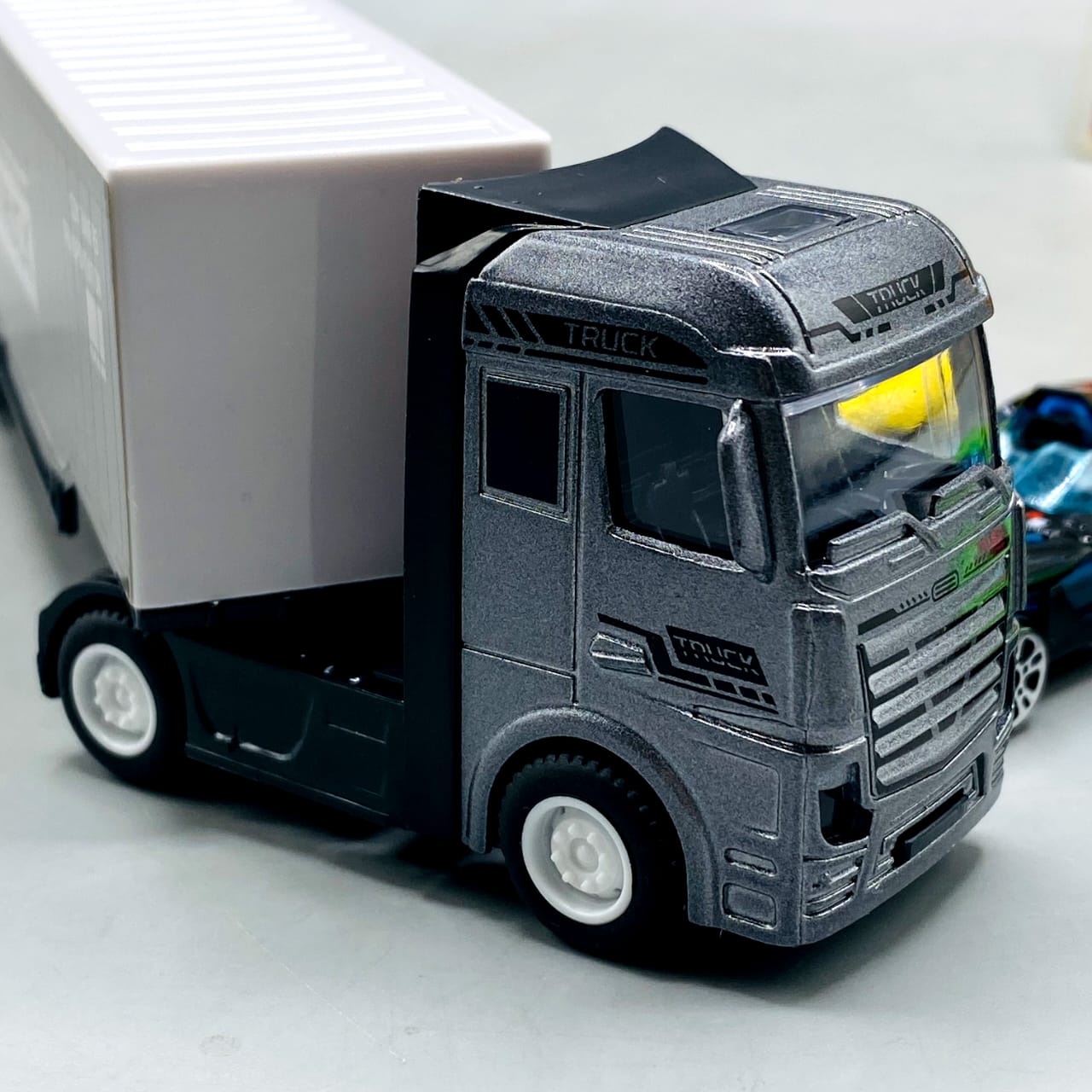 10-Inch Free Wheel Metal Truck With 3 Mini Metal Car Set