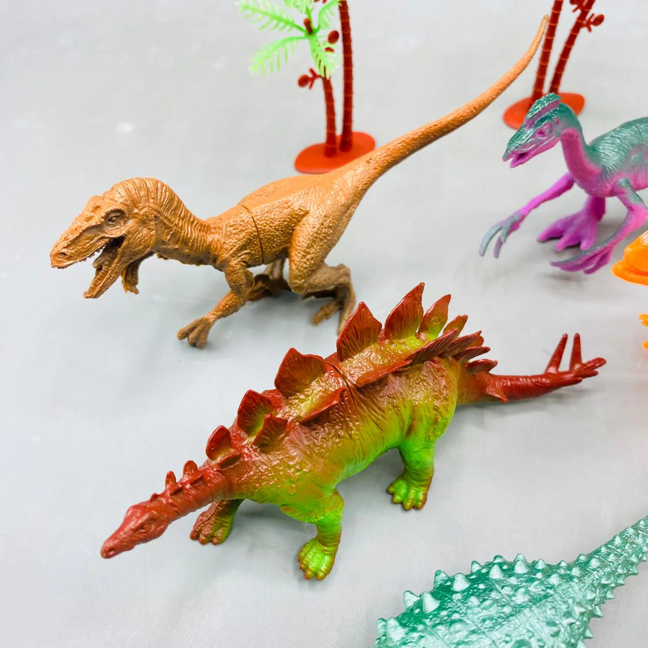 22 Piece Rubber Animal Zoo Box Set