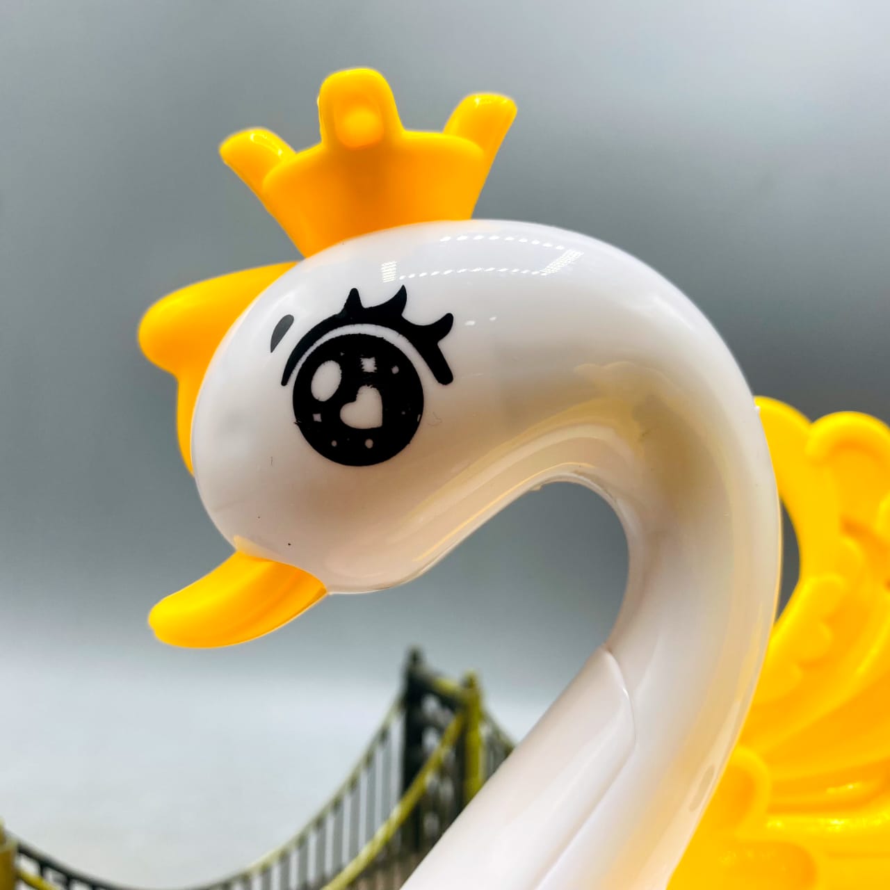 360 Rotate Floting Funny Swan With Light And Sound