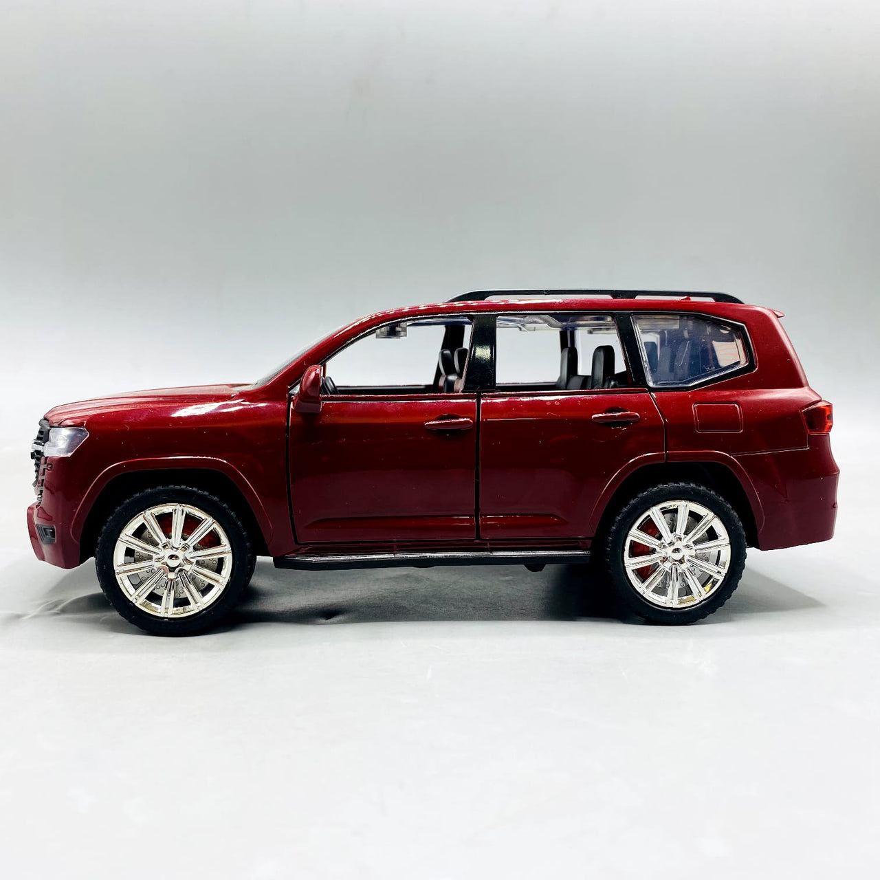 1:24 Diecast Toyota Land Cruiser LC300 With Light and Sound