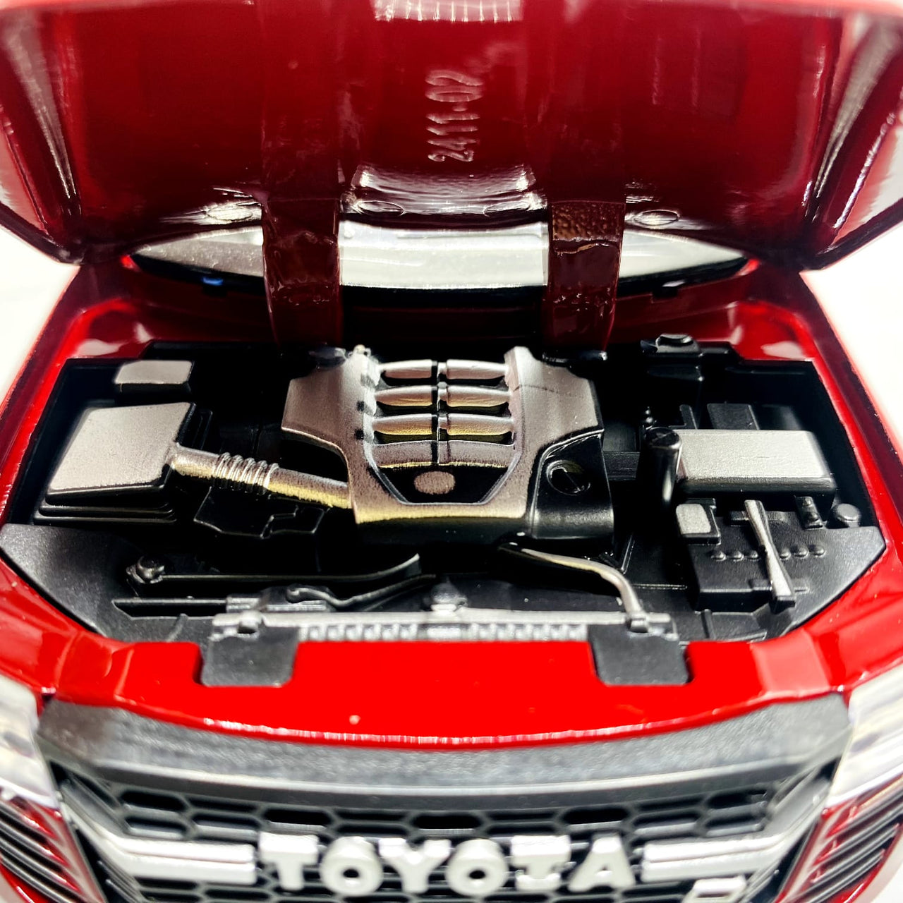 1:24 Diecast Toyota Land Cruiser LC300 With Light and Sound