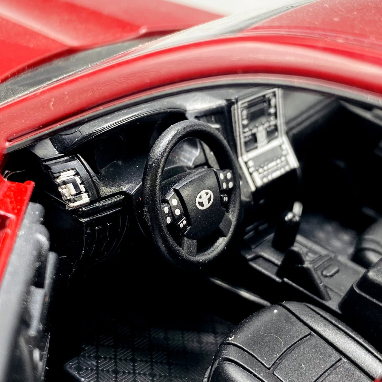 1:24 Diecast Toyota Land Cruiser LC300 With Light and Sound