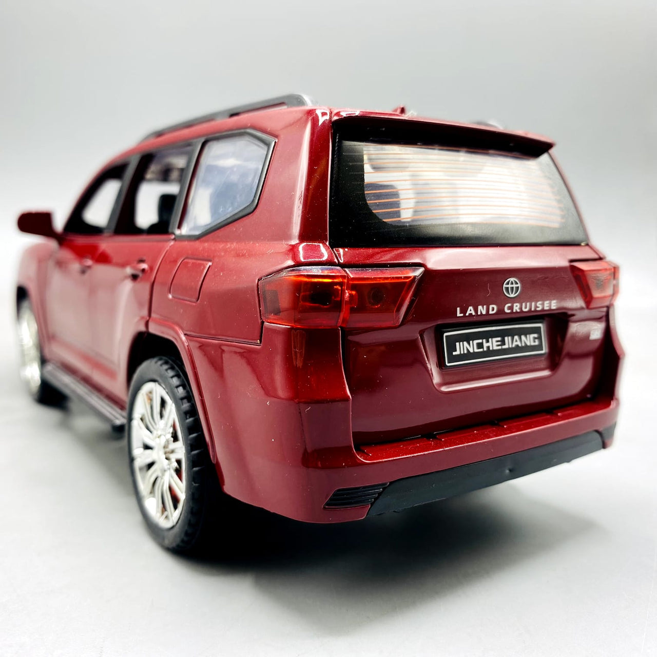 1:24 Diecast Toyota Land Cruiser LC300 With Light and Sound