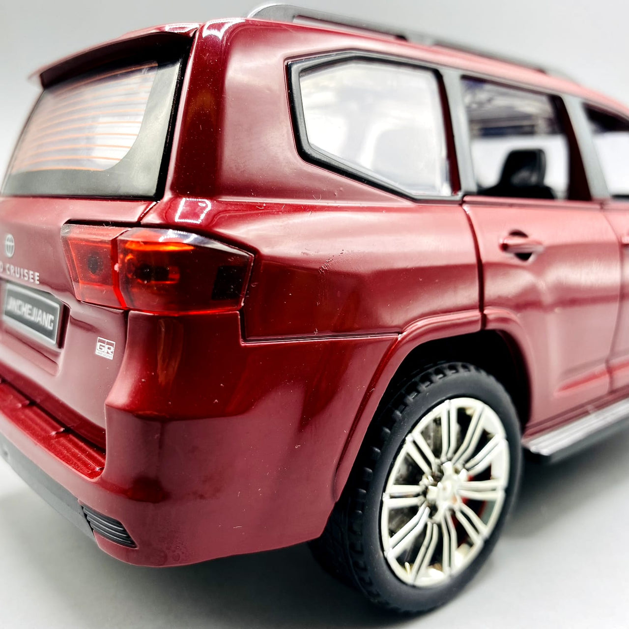 1:24 Diecast Toyota Land Cruiser LC300 With Light and Sound