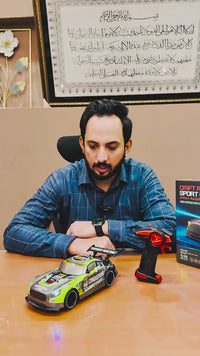 1.24 Scale High-Speed 4WD RC Drift Car 20KMH