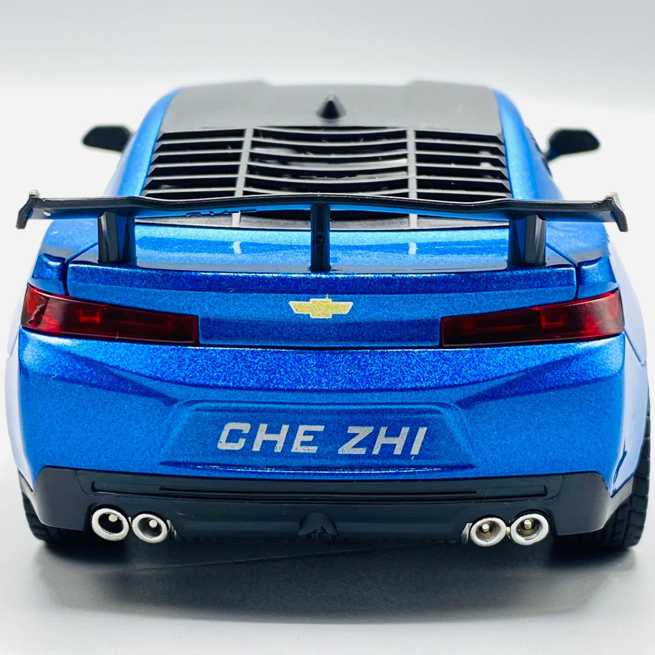 diecast chevrolet camaro with light scale 1 24