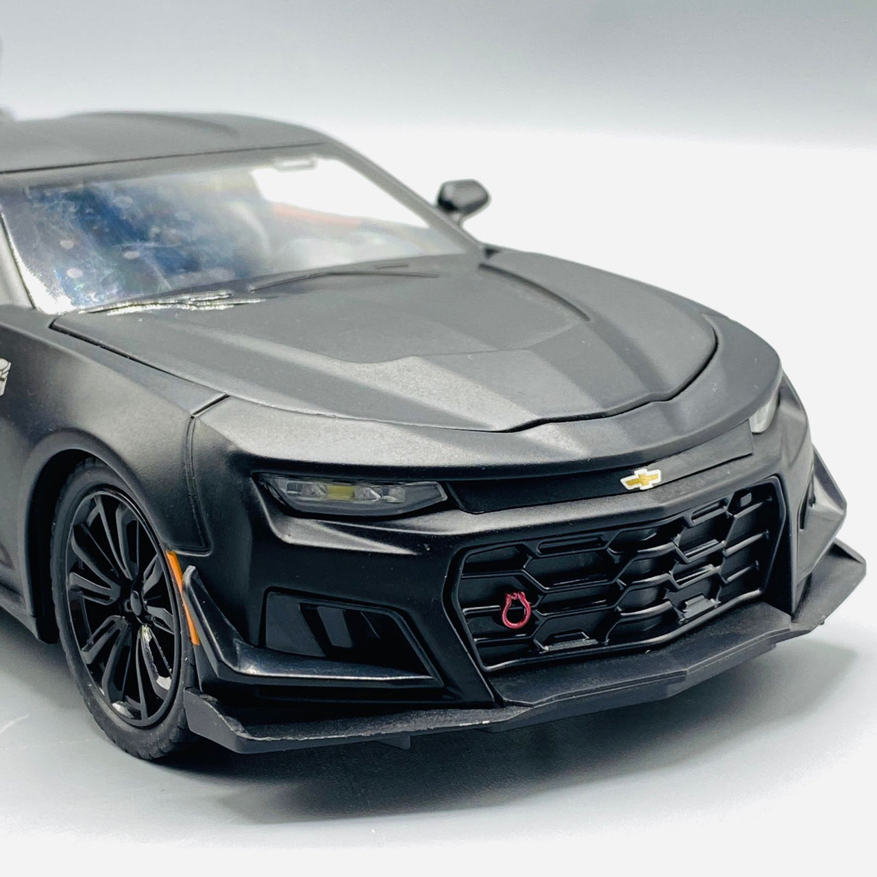 diecast chevrolet camaro with light scale 1 24