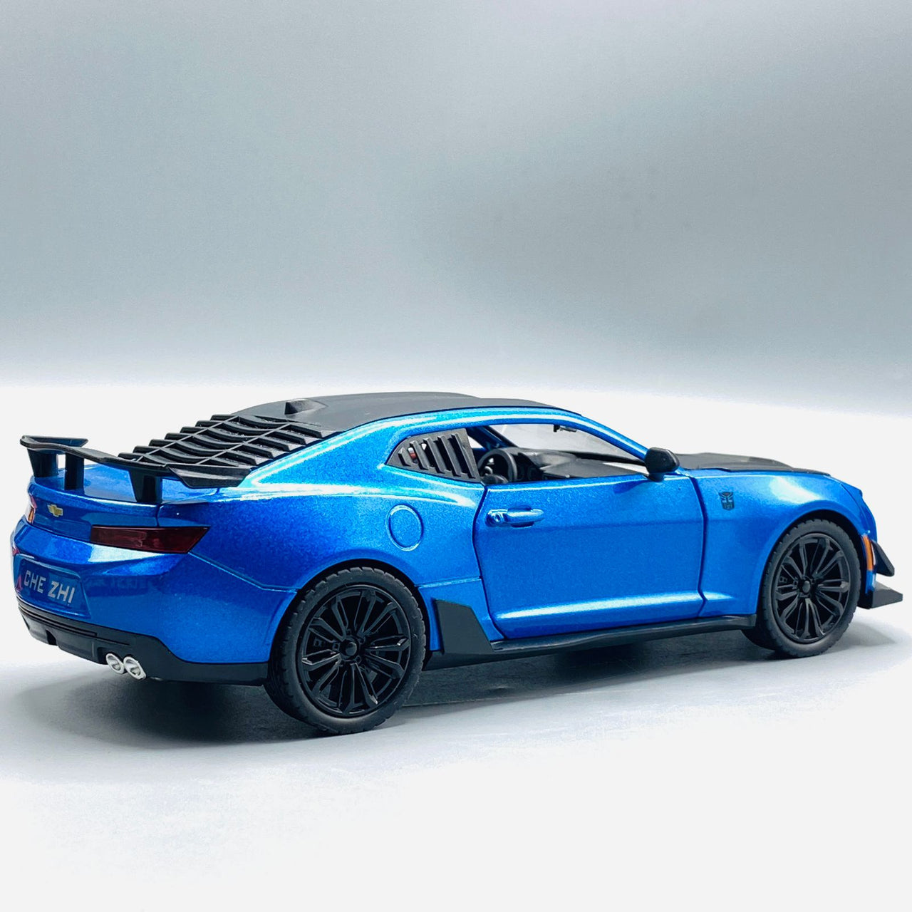 diecast chevrolet camaro with light scale 1 24
