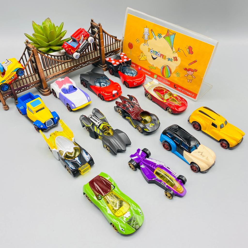 Different Character Die-Cast Classic Car